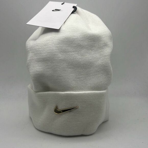Nike Sportswear Cuffed Beanie White Gold Metal Logo CW6324 133 One Size Men NWT‎ - Picture 1 of 6